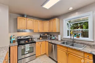 10301 NE 136th Pl, Kirkland, WA 98034 - Photo 16