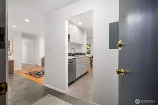 632 13th Ave E, Seattle, WA 98102 - Photo 6