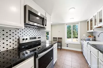 4641 W Lake Sammamish Parkway SE #F305, Issaquah, WA 98027 - Photo 8