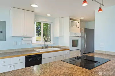 303 Church Avenue, Mukilteo, WA 98275 - Photo 8