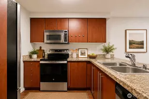 11309 NE 128th St, Kirkland, WA 98034 - Photo 2