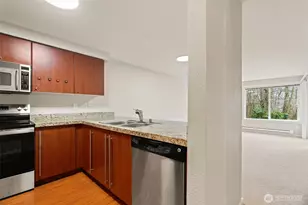 11309 NE 128th St, Kirkland, WA 98034 - Photo 4