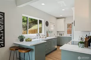 4015 Burton Pl W, Seattle, WA 98199 - Photo 2
