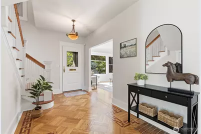 5246 12th Avenue NE, Seattle, WA 98105 - Photo 2