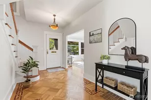 5246 12th Ave NE, Seattle, WA 98105 - Photo 2