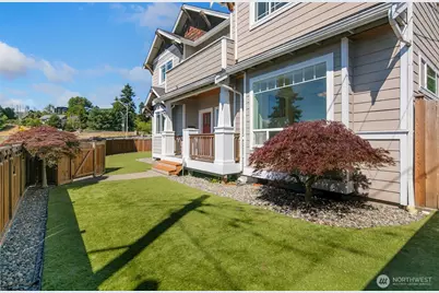 7208 8th Avenue NE, Seattle, WA 98115 - Photo 2