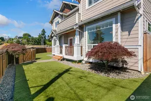 7208 8th Ave NE, Seattle, WA 98115 - Photo 2
