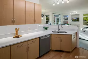 588 241st Ln SE, Sammamish, WA 98074 - Photo 10