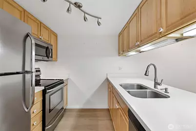12345 Roosevelt Way NE #306, Seattle, WA 98125 - Photo 14