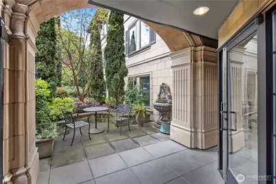 745 Bellevue Avenue E #206, Seattle, WA 98102 - Photo 2