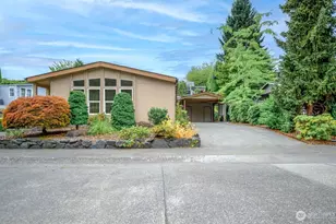 17308 Woodcrest Dr NE, Bothell, WA 98011 - Photo 2