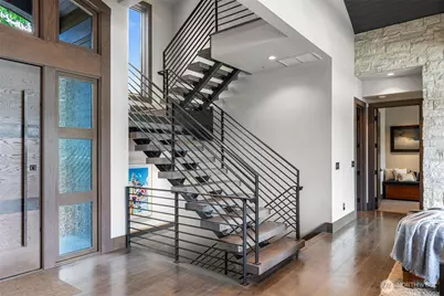 5629 Pleasure Point Lane SE, Bellevue, WA 98006 - Photo 4