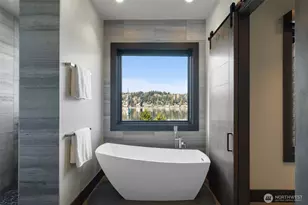 5629 Pleasure Point Ln SE, Bellevue, WA 98006 - Photo 16