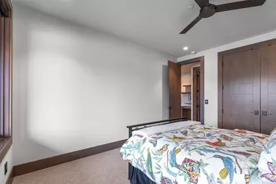 5629 Pleasure Point Lane SE, Bellevue, WA 98006 - Photo 22