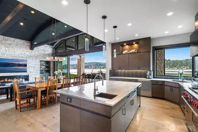 5629 Pleasure Point Lane SE, Bellevue, WA 98006 - Photo 12