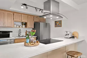 2253 Gilman Dr W, Seattle, WA 98119 - Photo 10
