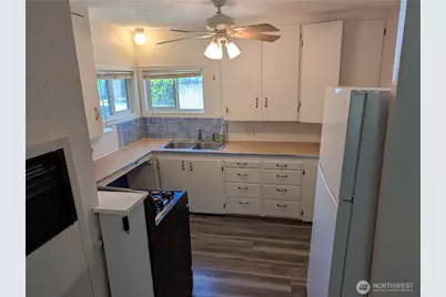 607 5th Street NE, Puyallup, WA 98372 - Photo 8