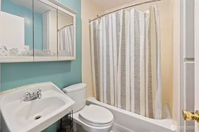 201 N 101st Street, Seattle, WA 98133 - Photo 18