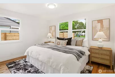 9723 Evanston Avenue N, Seattle, WA 98103 - Photo 14