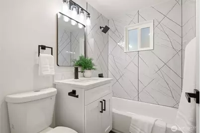 9723 Evanston Avenue N, Seattle, WA 98103 - Photo 16