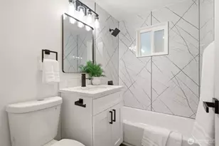 9723 Evanston Ave N, Seattle, WA 98103 - Photo 16