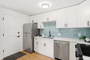 9723 Evanston Ave N, Seattle, WA 98103 - Photo 12