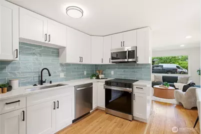 9723 Evanston Avenue N, Seattle, WA 98103 - Photo 10