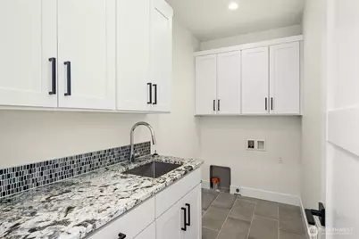 16226 E Shore Drive #B, Lynnwood, WA 98087 - Photo 22