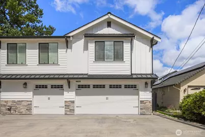 16226 E Shore Drive #B, Lynnwood, WA 98087 - Photo 2