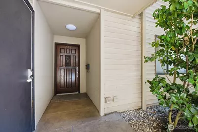 2920 76th Avenue SE #211, Mercer Island, WA 98040 - Photo 4