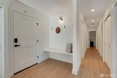321 Bellevue Way SE #401, Bellevue, WA 98004 - Photo 2