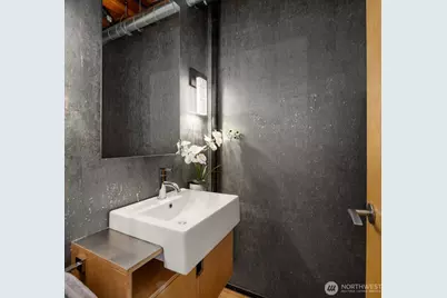 1707 Dexter Avenue N #B, Seattle, WA 98109 - Photo 30