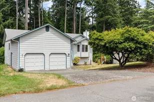 4361 Shadowood Dr, Clinton, WA 98236 - Photo 2