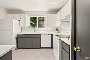 16203 SE Petrovitsky Rd, Renton, WA 98058 - Photo 8