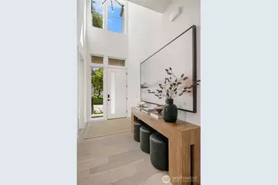 4231 53rd Avenue NE, Seattle, WA 98105 - Photo 2