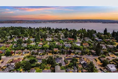 5717 59th Avenue NE, Seattle, WA 98105 - Photo 2