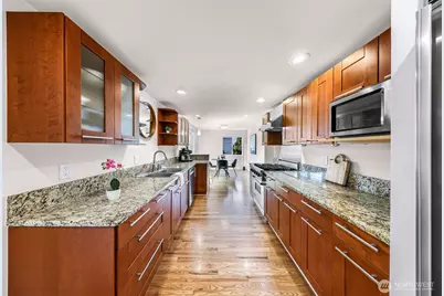 5717 59th Avenue NE, Seattle, WA 98105 - Photo 10