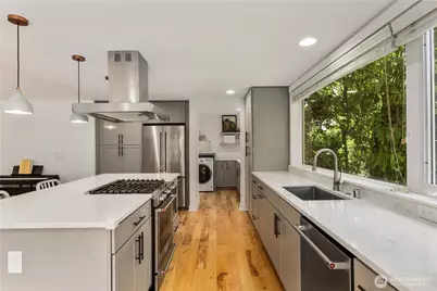 12404 95th Place NE, Kirkland, WA 98034 - Photo 16
