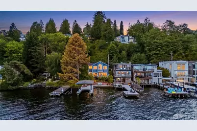 11728 Riviera Place NE, Seattle, WA 98125 - Photo 2