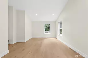 11728 Riviera Pl NE, Seattle, WA 98125 - Photo 20