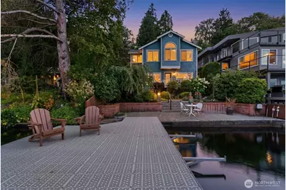 11728 Riviera Place NE, Seattle, WA 98125 - Photo 32