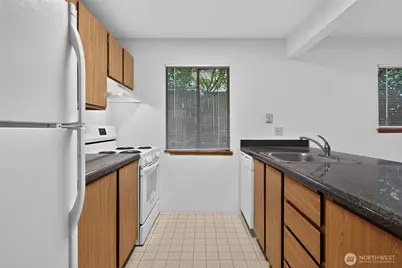 1740 NE 86th Street #101, Seattle, WA 98115 - Photo 4