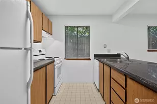 1740 NE 86th St, Seattle, WA 98115 - Photo 4