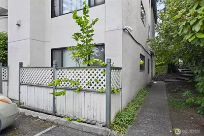 1740 NE 86th Street #101, Seattle, WA 98115 - Photo 2