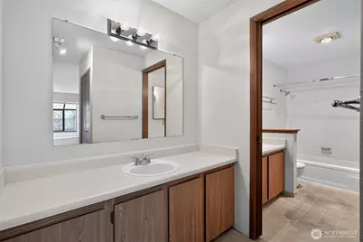1740 NE 86th Street #101, Seattle, WA 98115 - Photo 18