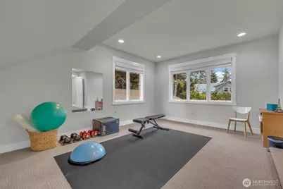9845 NE 22nd Street, Bellevue, WA 98004 - Photo 32