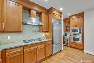 9845 NE 22nd St, Bellevue, WA 98004 - Photo 12