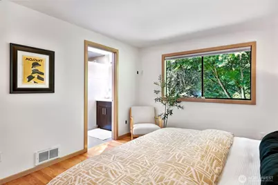 9559 45th Avenue NE, Seattle, WA 98115 - Photo 18
