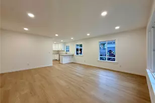 2405 NE 10th St, Renton, WA 98056 - Photo 10