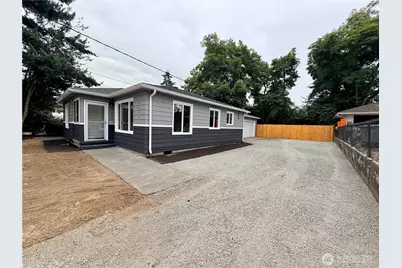 2405 NE 10th Street, Renton, WA 98056 - Photo 2